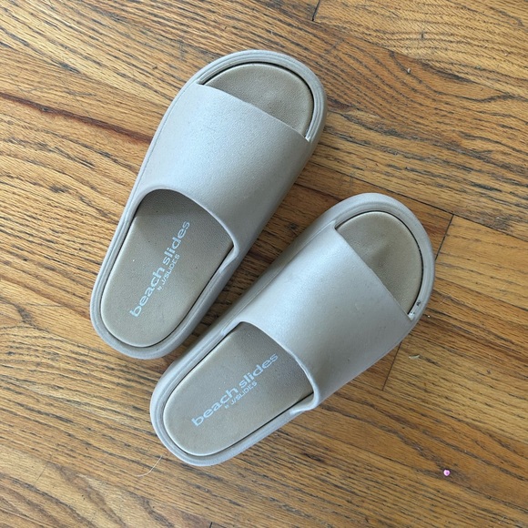 J Slides Platform Beach Sandals - Picture 2 of 6